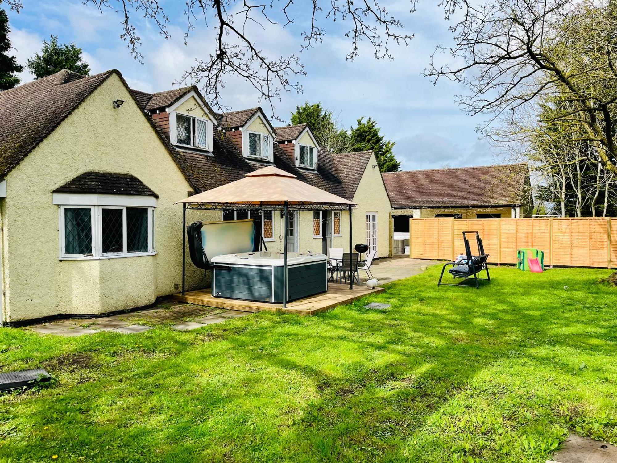 Rural Lodge Stay In Windsor! Hot Tub! Sleeps 20 Bray Exterior foto